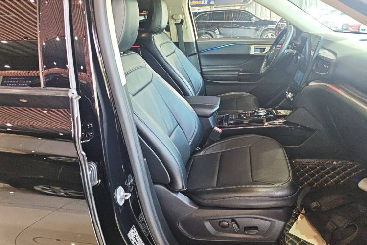 Used Ford Explorer 2020 EcoBoost 285 Rear-Drive Trend Edition 7-Seater Right Front Seat