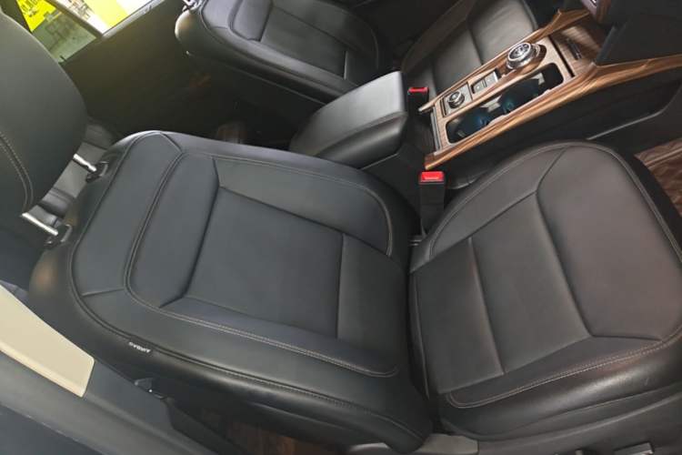 Used Ford Explorer 2020 EcoBoost 285 4x4 Titanium Edition 6 Seats Right Front Seat