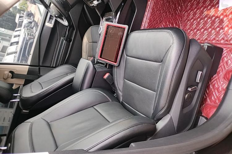 Used Ford Explorer 2020 EcoBoost 285 4x4 Titanium Edition 7-Seater Right Front Seat