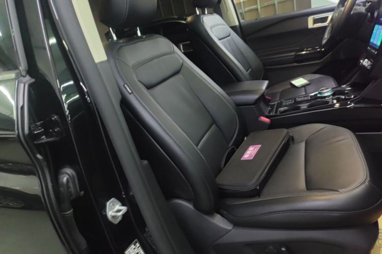Used Ford Explorer 2020 EcoBoost 285 Rear-Drive Trend Edition 7-Seater Right Front Seat