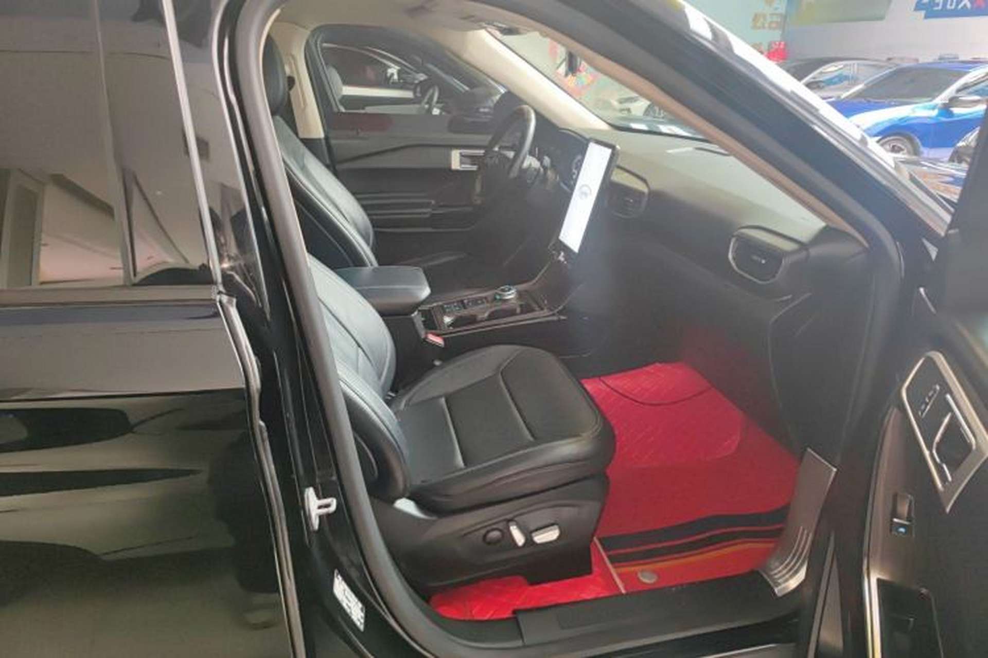 Used Ford Explorer 2020 EcoBoost 285 Rear-Drive Trend Edition 7-Seater Right Front Seat