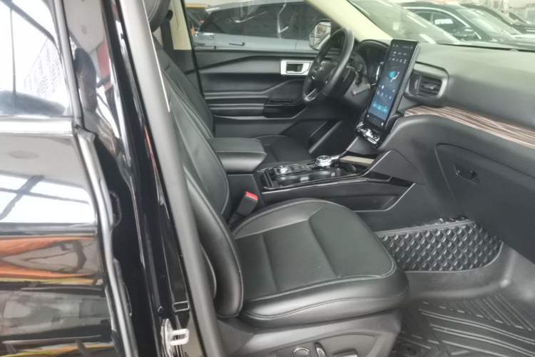 Used Ford Explorer 2020 EcoBoost 285 4x4 Titanium Edition 6 Seats Right Front Seat