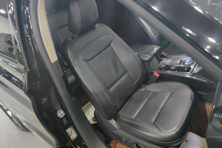 Used Ford Explorer 2020 EcoBoost 285 Rear-Drive Trend Edition 7-Seater Right Front Seat