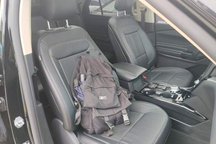 Used Ford Explorer 2020 EcoBoost 285 Rear-Drive Trend Edition 7-Seater Right Front Seat