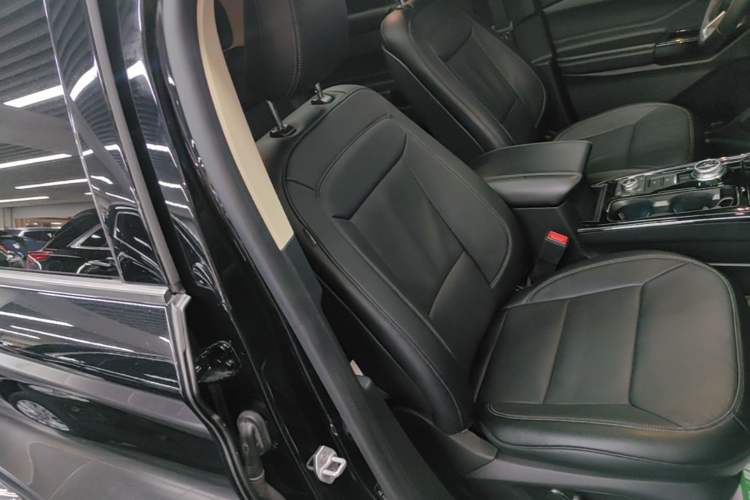 Used Ford Explorer 2020 EcoBoost 285 4x4 Titanium Edition 6 Seats Right Front Seat