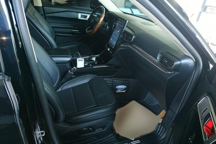 Used Ford Explorer 2020 EcoBoost 285 4x4 Titanium Edition 7-Seater Right Front Seat