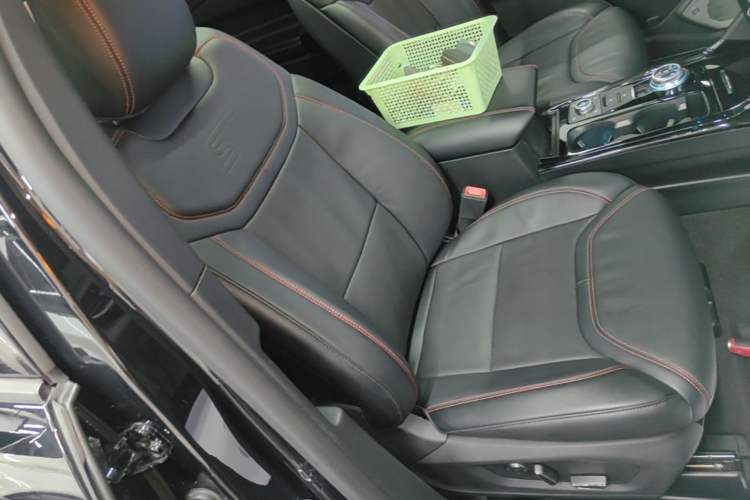 Used Ford Explorer 2020 EcoBoost 285 Four-Wheel Drive Sport Edition ST-LINE 7-Seater Right Front Seat