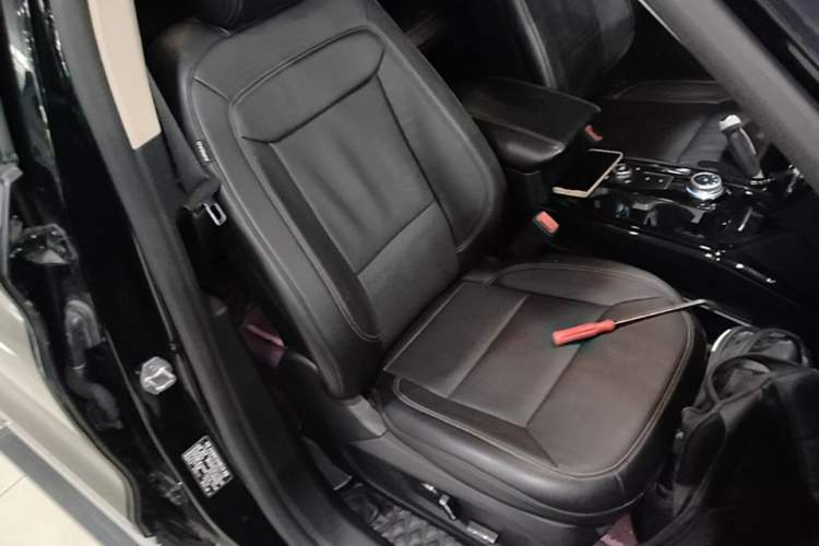 Used Ford Explorer 2020 EcoBoost 285 4x4 Titanium Edition 6 Seats Right Front Seat