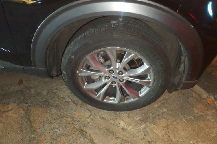 Used Ford Explorer 2020 EcoBoost 285 Four-Wheel Drive Trend Edition 6 Seats Right Front Wheel Hub