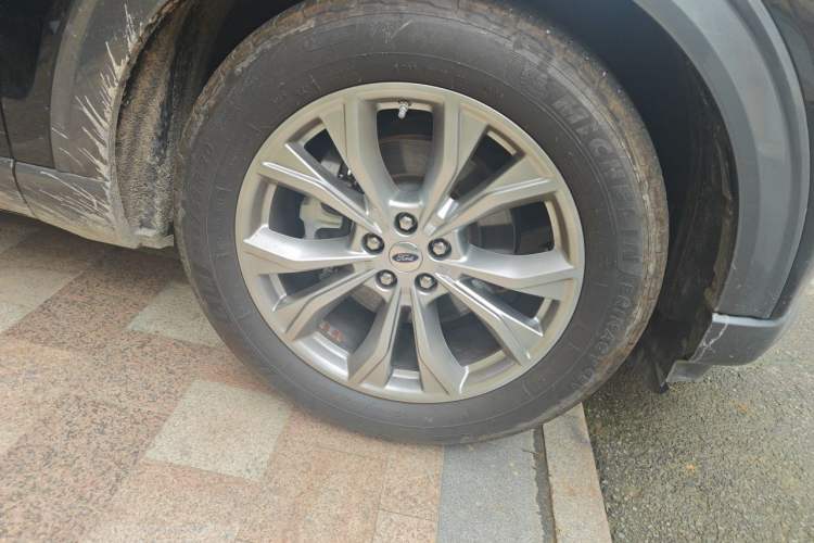 Used Ford Explorer 2020 EcoBoost 285 Rear-Drive Trend Edition 6 Seats Right Front Wheel Hub