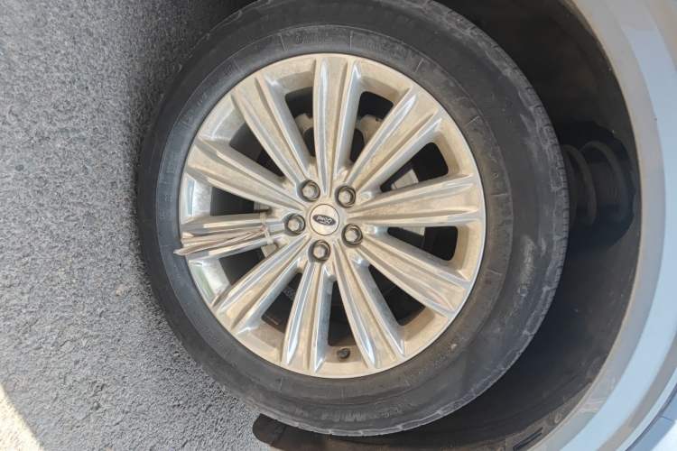 Used Ford Explorer 2020 EcoBoost 285 4x4 Titanium Edition 7-Seater Right Front Wheel Hub