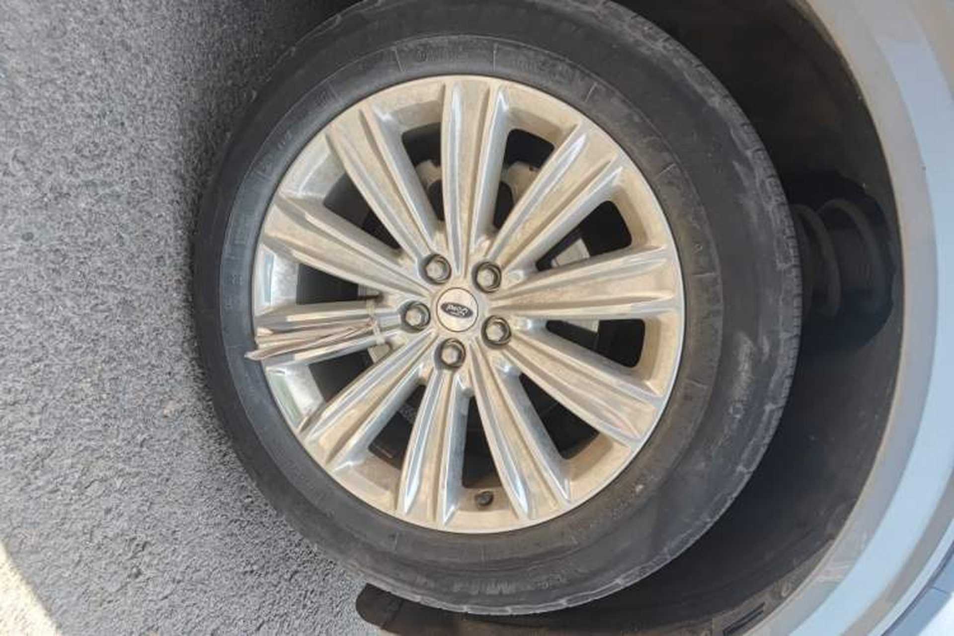 Used Ford Explorer 2020 EcoBoost 285 4x4 Titanium Edition 7-Seater Right Front Wheel Hub