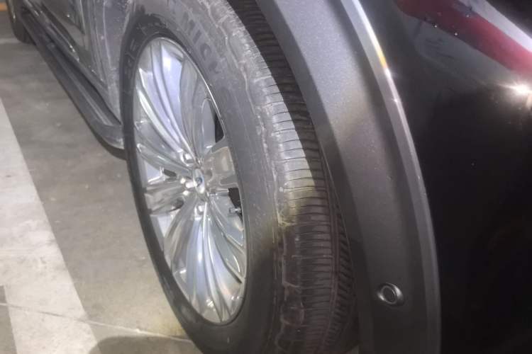 Used Ford Explorer 2020 EcoBoost 285 4x4 Titanium Edition 7-Seater Right Front Wheel Hub