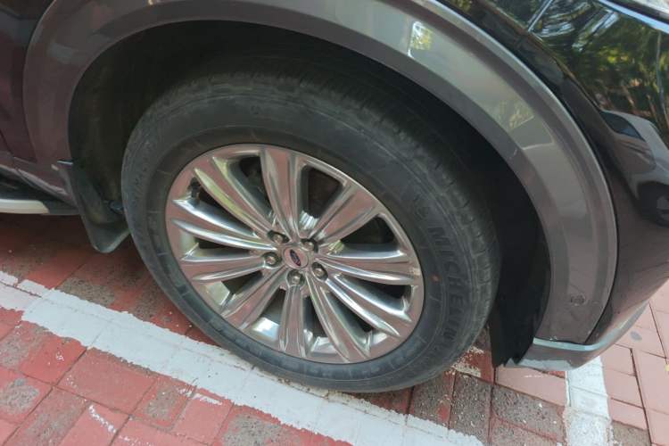 Used Ford Explorer 2020 EcoBoost 285 4x4 Titanium Edition 7-Seater Right Front Wheel Hub