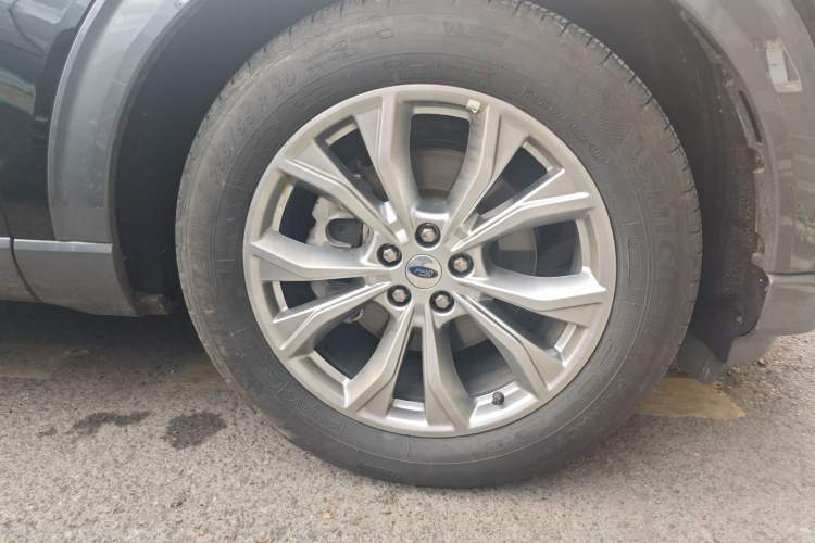 Used Ford Explorer 2020 EcoBoost 285 Rear-Drive Trend Edition 6 Seats Right Front Wheel Hub