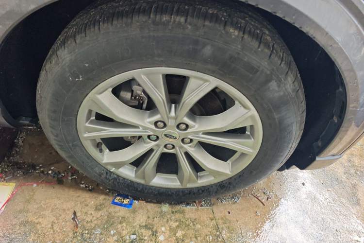 Used Ford Explorer 2020 EcoBoost 285 Rear-Drive Trend Edition 7-Seater Right Front Wheel Hub