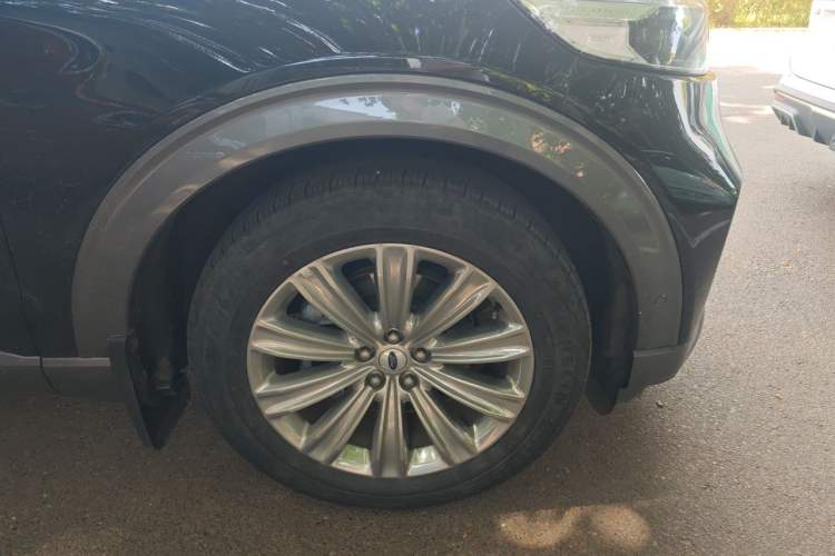 Used Ford Explorer 2020 EcoBoost 285 4x4 Titanium Edition 7-Seater Right Front Wheel Hub