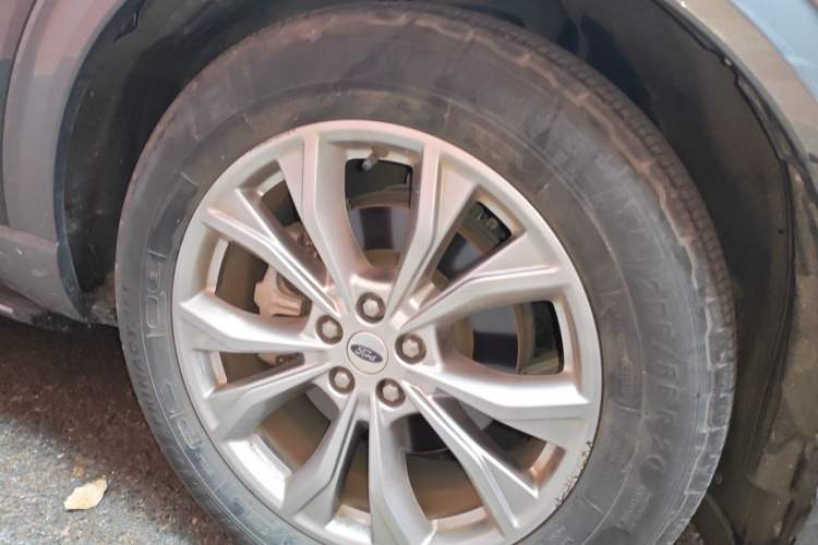 Used Ford Explorer 2020 EcoBoost 285 Rear-Drive Trend Edition 6 Seats Right Front Wheel Hub