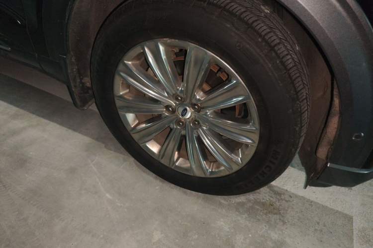 Used Ford Explorer 2020 EcoBoost 285 4x4 Titanium Edition 6 Seats Right Front Wheel Hub