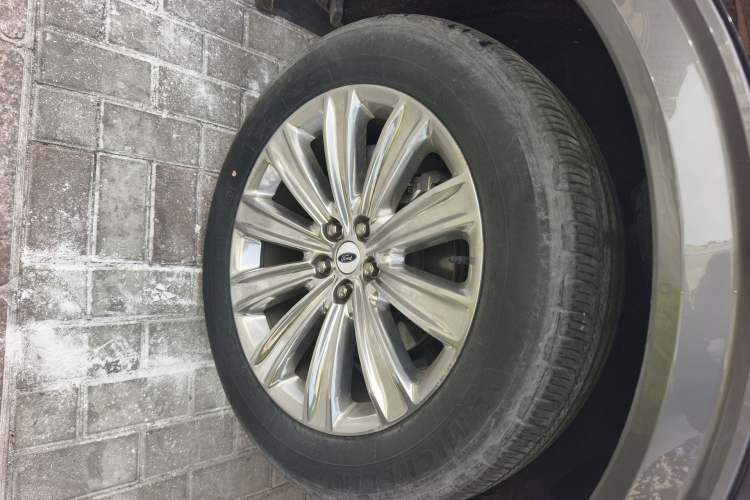 Used Ford Explorer 2020 EcoBoost 285 4x4 Titanium Edition 6 Seats Right Front Wheel Hub