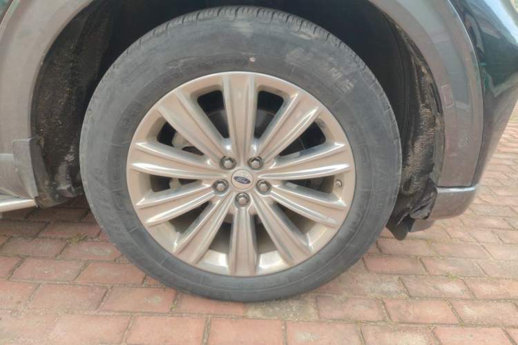 Used Ford Explorer 2020 EcoBoost 285 4x4 Titanium Edition 7-Seater Right Front Wheel Hub