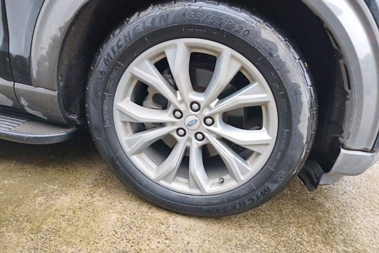 Used Ford Explorer 2020 EcoBoost 285 Rear-Drive Trend Edition 7-Seater Right Front Wheel Hub
