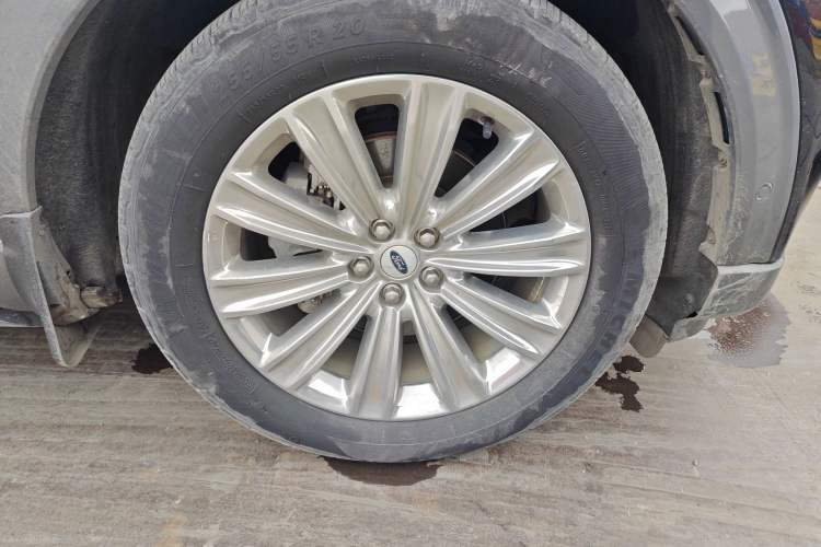 Used Ford Explorer 2020 EcoBoost 285 4x4 Titanium Edition 7-Seater Right Front Wheel Hub