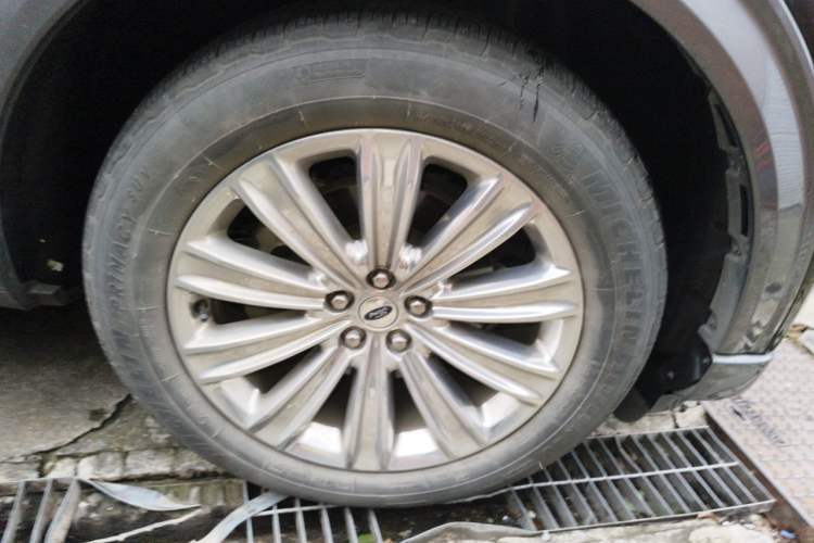 Used Ford Explorer 2020 EcoBoost 285 4x4 Titanium Edition 6 Seats Right Front Wheel Hub