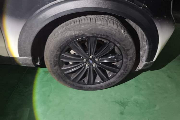 Used Ford Explorer 2020 EcoBoost 285 4x4 Titanium Edition 7-Seater Right Front Wheel Hub