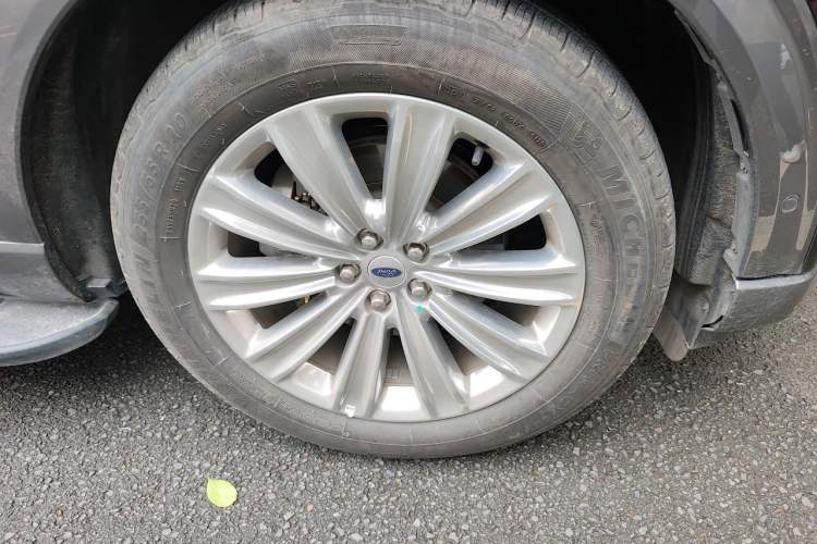 Used Ford Explorer 2020 EcoBoost 285 4x4 Titanium Edition 7-Seater Right Front Wheel Hub