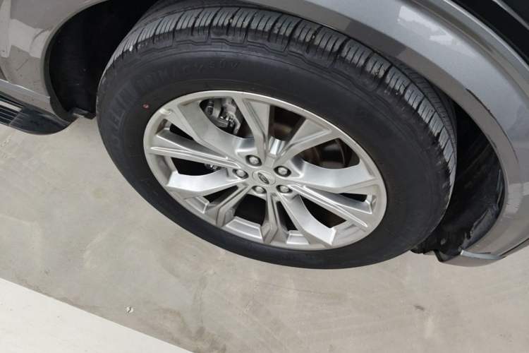 Used Ford Explorer 2020 EcoBoost 285 Rear-Drive Trend Edition 7-Seater Right Front Wheel Hub