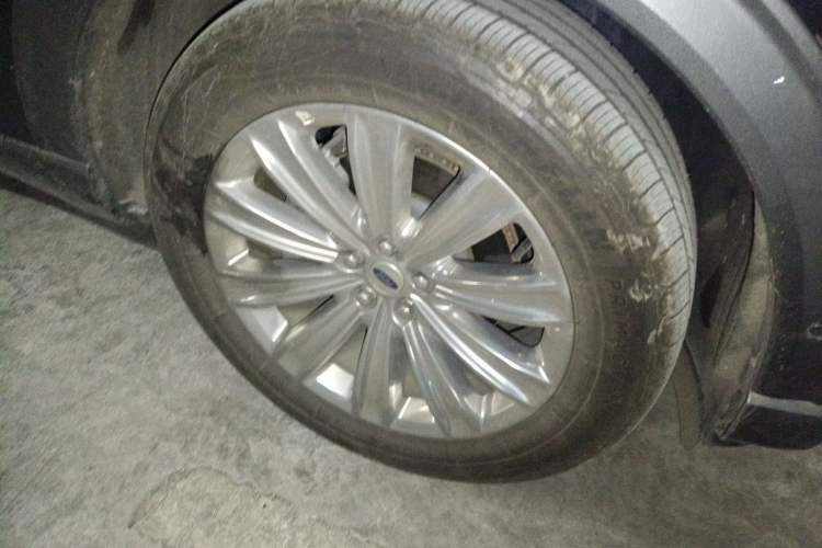 Used Ford Explorer 2020 EcoBoost 285 4x4 Titanium Edition 6 Seats Right Front Wheel Hub