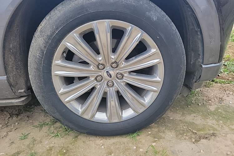 Used Ford Explorer 2020 EcoBoost 285 4x4 Titanium Edition 6 Seats Right Front Wheel Hub