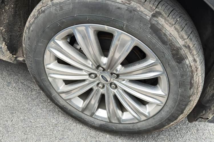 Used Ford Explorer 2020 EcoBoost 285 4x4 Titanium Edition 7-Seater Right Front Wheel Hub