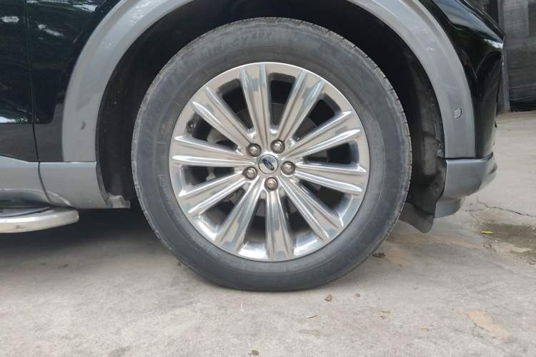 Used Ford Explorer 2020 EcoBoost 285 4x4 Titanium Edition 7-Seater Right Front Wheel Hub