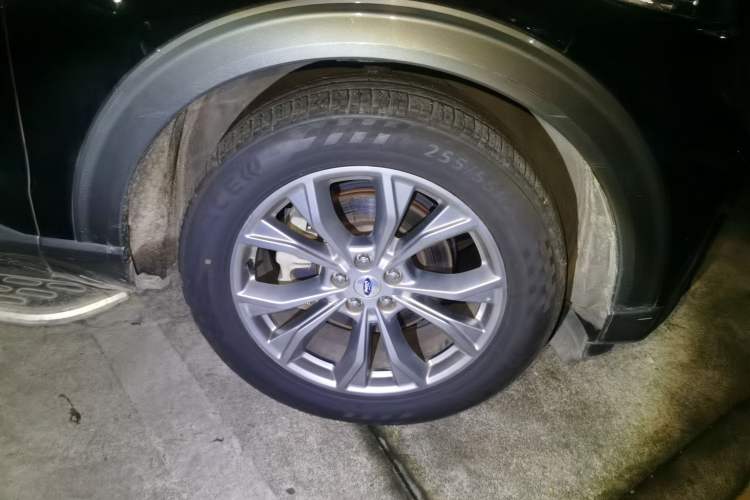 Used Ford Explorer 2020 EcoBoost 285 Rear-Drive Trend Edition 7-Seater Right Front Wheel Hub