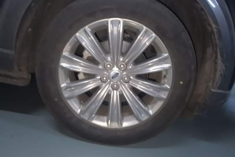 Used Ford Explorer 2020 EcoBoost 285 4x4 Titanium Edition 6 Seats Right Front Wheel Hub