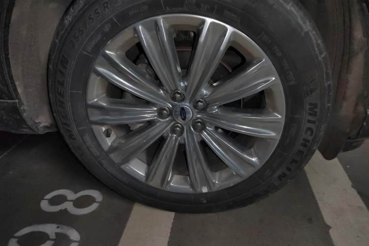 Used Ford Explorer 2020 EcoBoost 285 4x4 Titanium Edition 7-Seater Right Front Wheel Hub