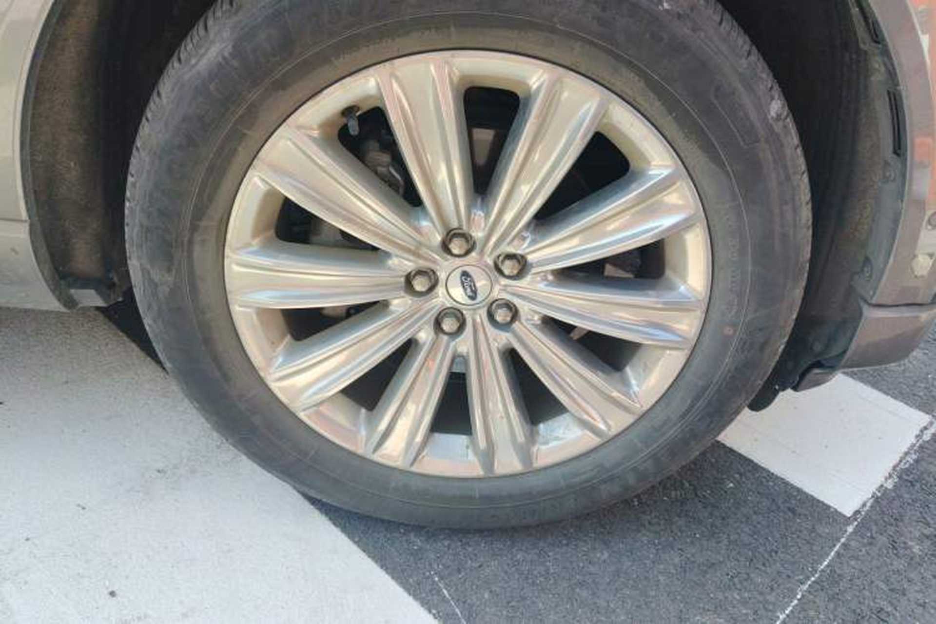 Used Ford Explorer 2020 EcoBoost 285 4x4 Titanium Edition 7-Seater Right Front Wheel Hub