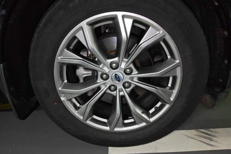 Used Ford Explorer 2020 EcoBoost 285 Rear-Drive Trend Edition 7-Seater Right Front Wheel Hub