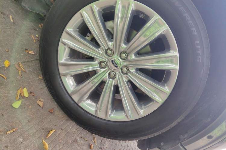 Used Ford Explorer 2020 EcoBoost 285 4x4 Titanium Edition 6 Seats Right Front Wheel Hub
