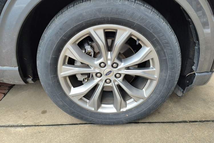 Used Ford Explorer 2020 EcoBoost 285 Rear-Drive Trend Edition 7-Seater Right Front Wheel Hub