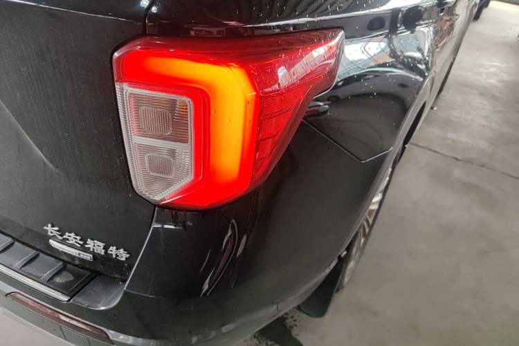 Used Ford Explorer 2020 EcoBoost 285 4x4 Titanium Edition 6 Seats Right Rear Taillight