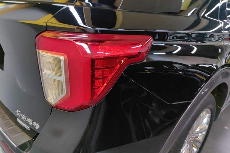 Used Ford Explorer 2020 EcoBoost 285 4x4 Titanium Edition 6 Seats Right Rear Taillight