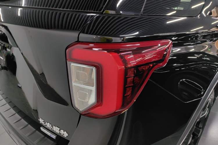 Used Ford Explorer 2020 EcoBoost 285 4x4 Sport Edition ST-LINE 6-Seater Right Rear Taillight