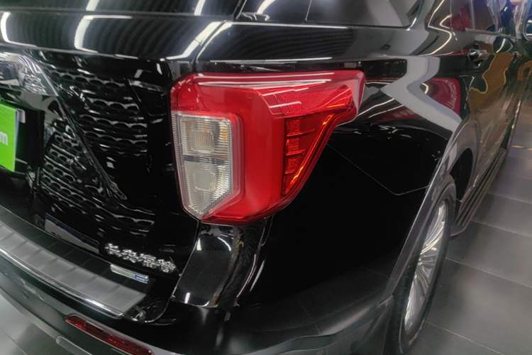 Used Ford Explorer 2020 EcoBoost 285 4x4 Titanium Edition 6 Seats Right Rear Taillight