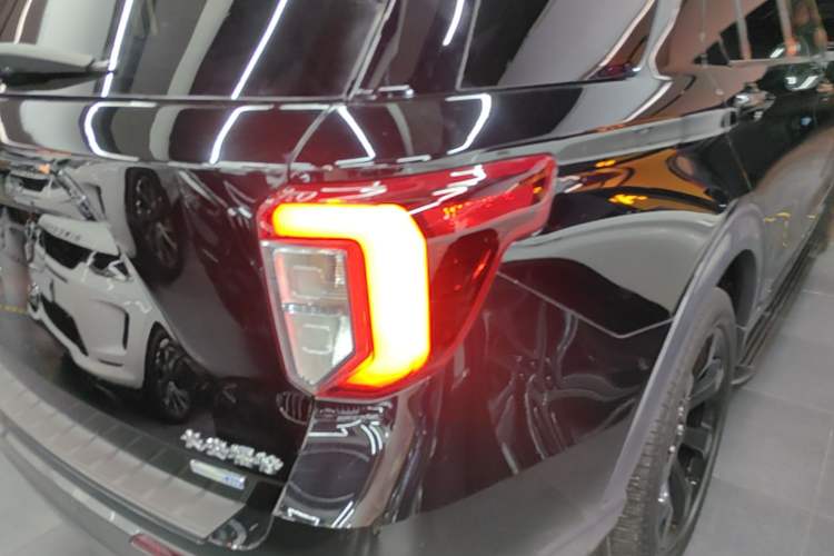 Used Ford Explorer 2020 EcoBoost 285 Four-Wheel Drive Sport Edition ST-LINE 7-Seater Right Rear Taillight