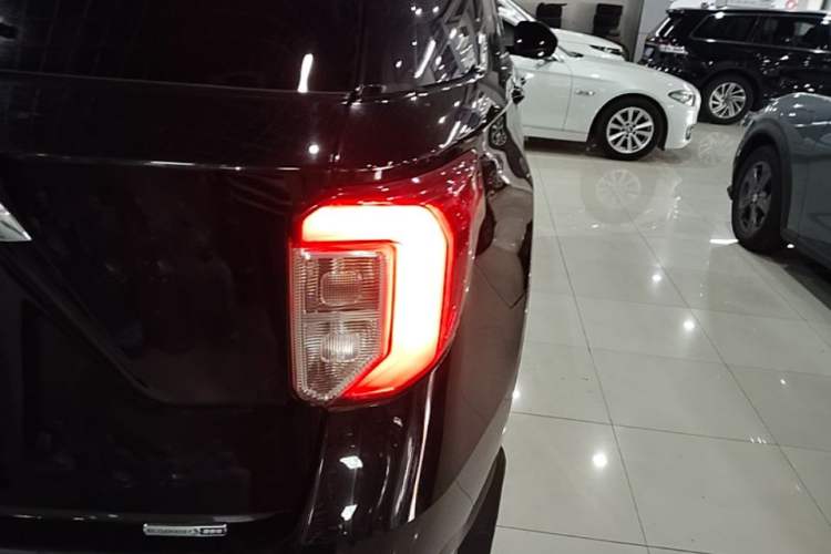 Used Ford Explorer 2020 EcoBoost 285 4x4 Titanium Edition 6 Seats Right Rear Taillight
