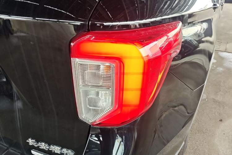 Used Ford Explorer 2020 EcoBoost 285 Rear-Drive Trend Edition 6 Seats Right Rear Taillight