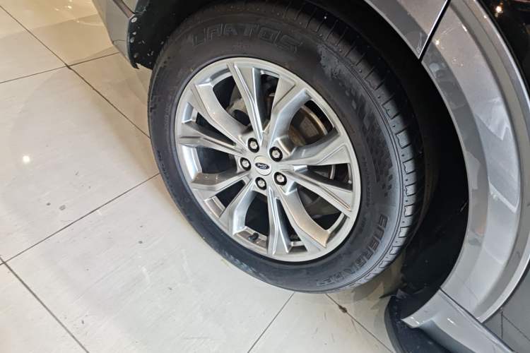 Used Ford Explorer 2020 EcoBoost 285 Rear-Drive Trend Edition 7-Seater Right Rear Wheel Hub